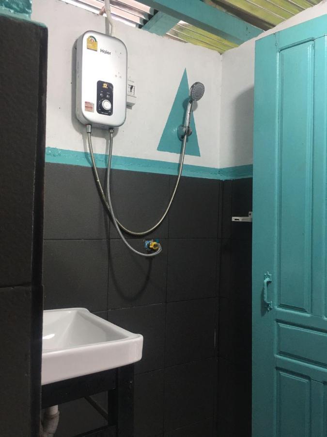 Bamboo Hostel Тхакхек Екстер'єр фото